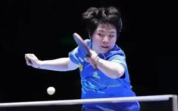 他背身拿球 他背身拿球